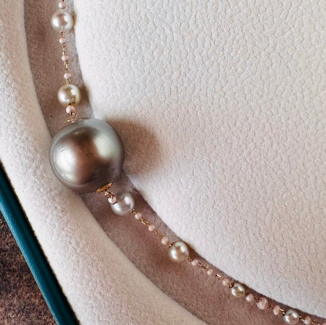 Pastel tahitian pearl choker with wild akoya pearls 18kt-NEW 2025