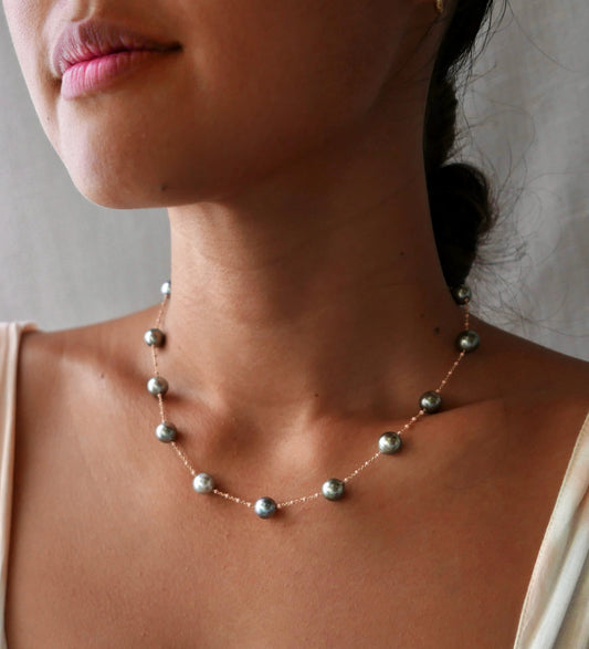 Satellite necklace with multicolored tahitian pearls