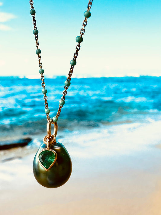 Tahitian pearl drop pendant with emerald NEW 2025