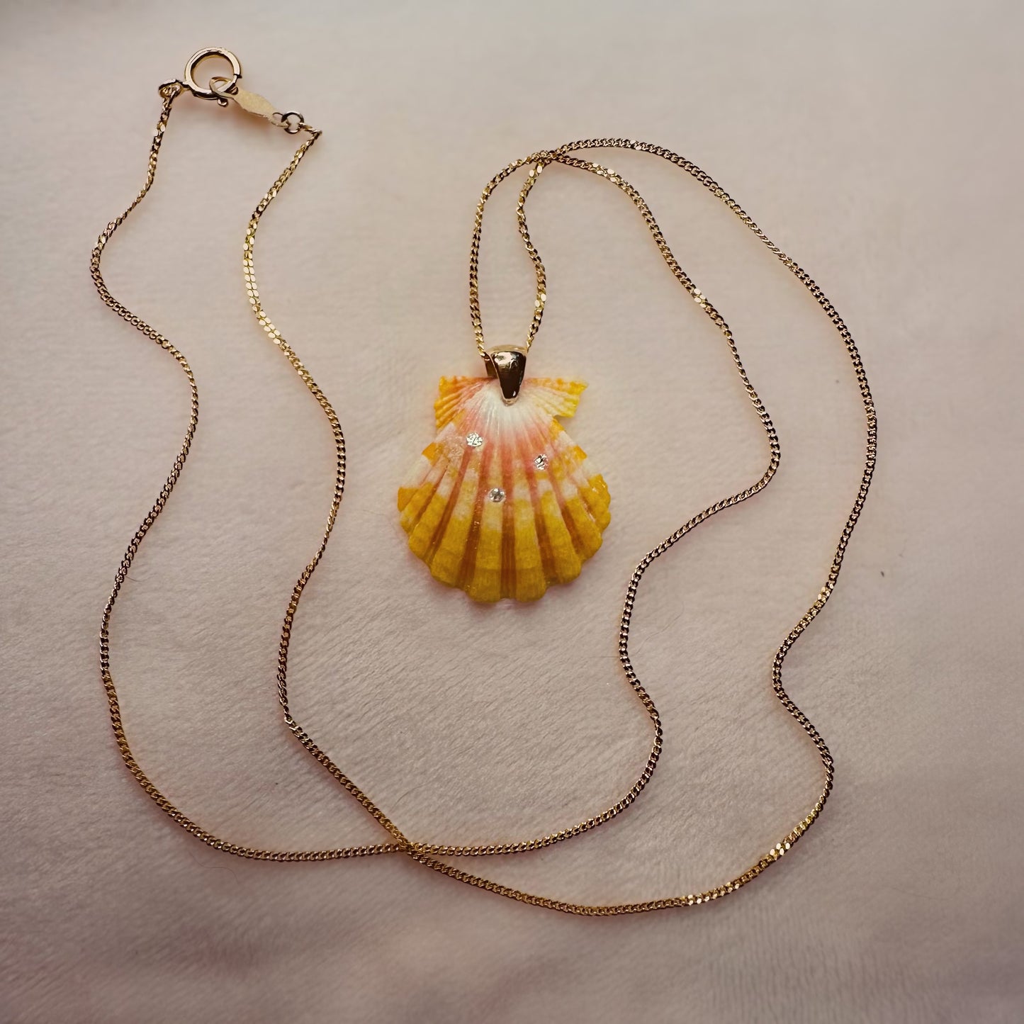 Sunrise Shell & diamonds constallation - flat venetian chain-