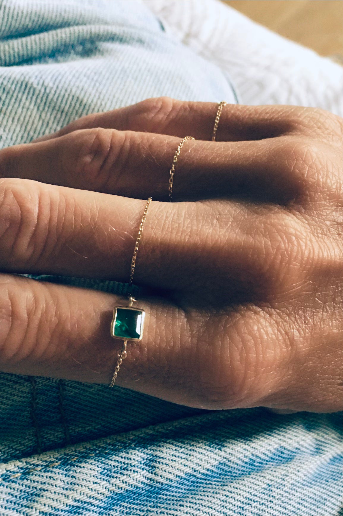 Baguette emerald chain ring, 18kt