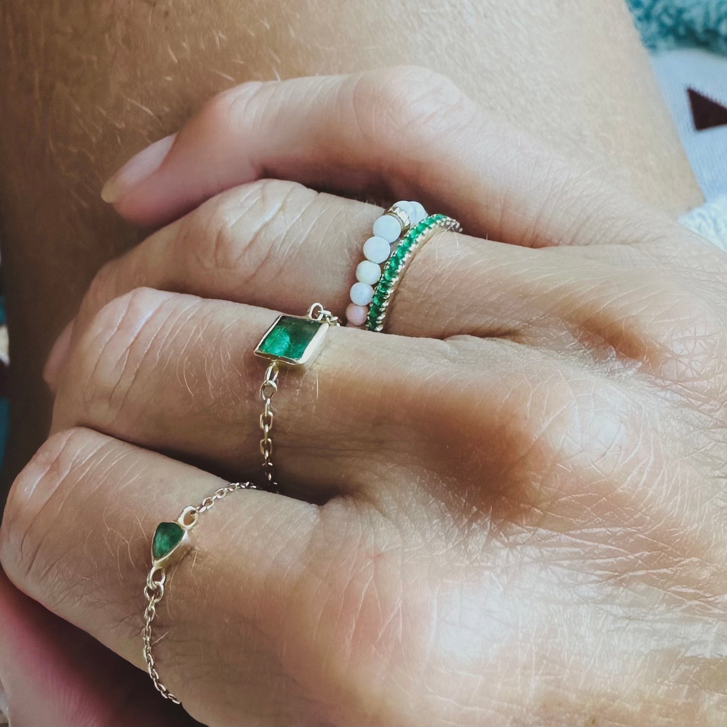 Baguette emerald chain ring, 18kt