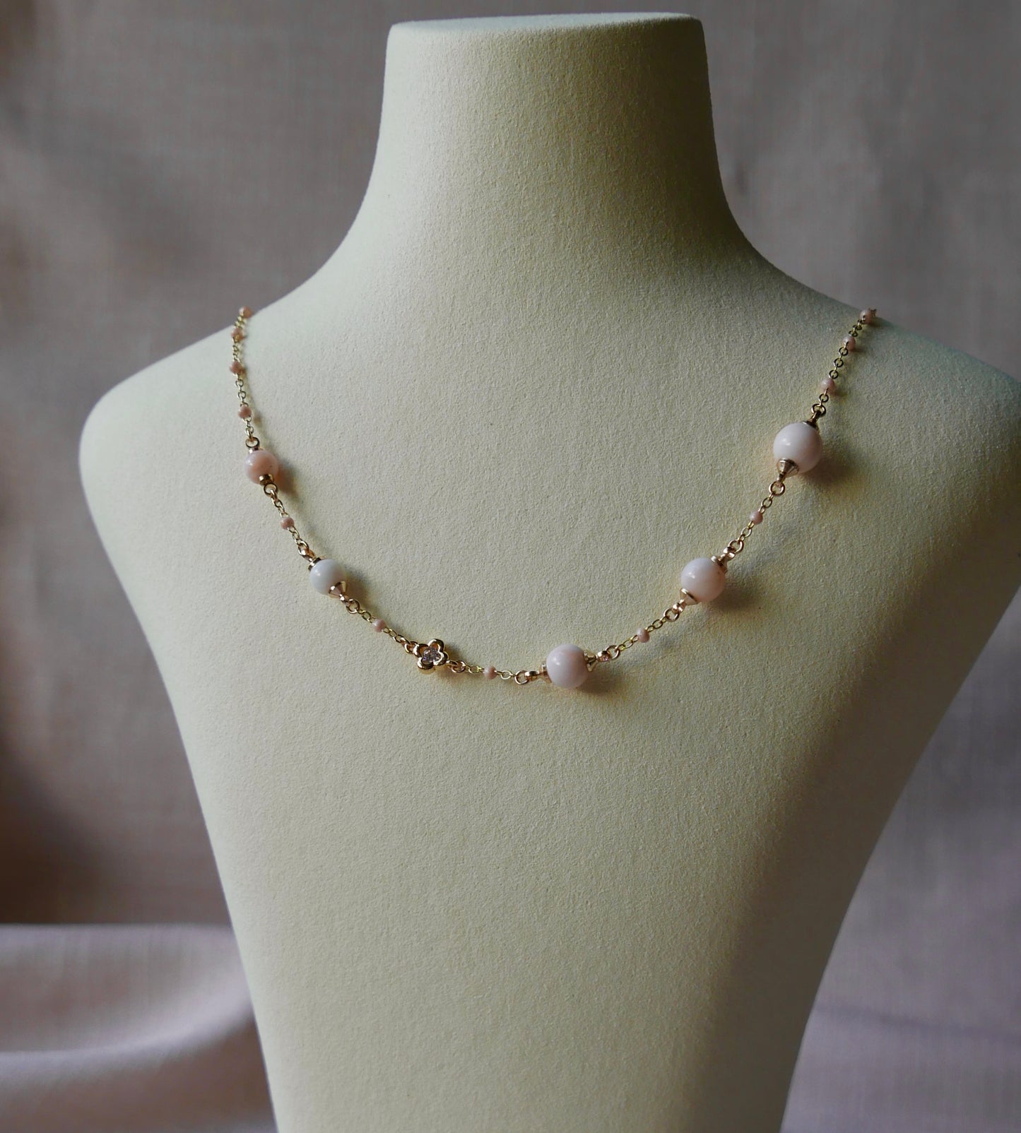 Angel skin coral mini Lei