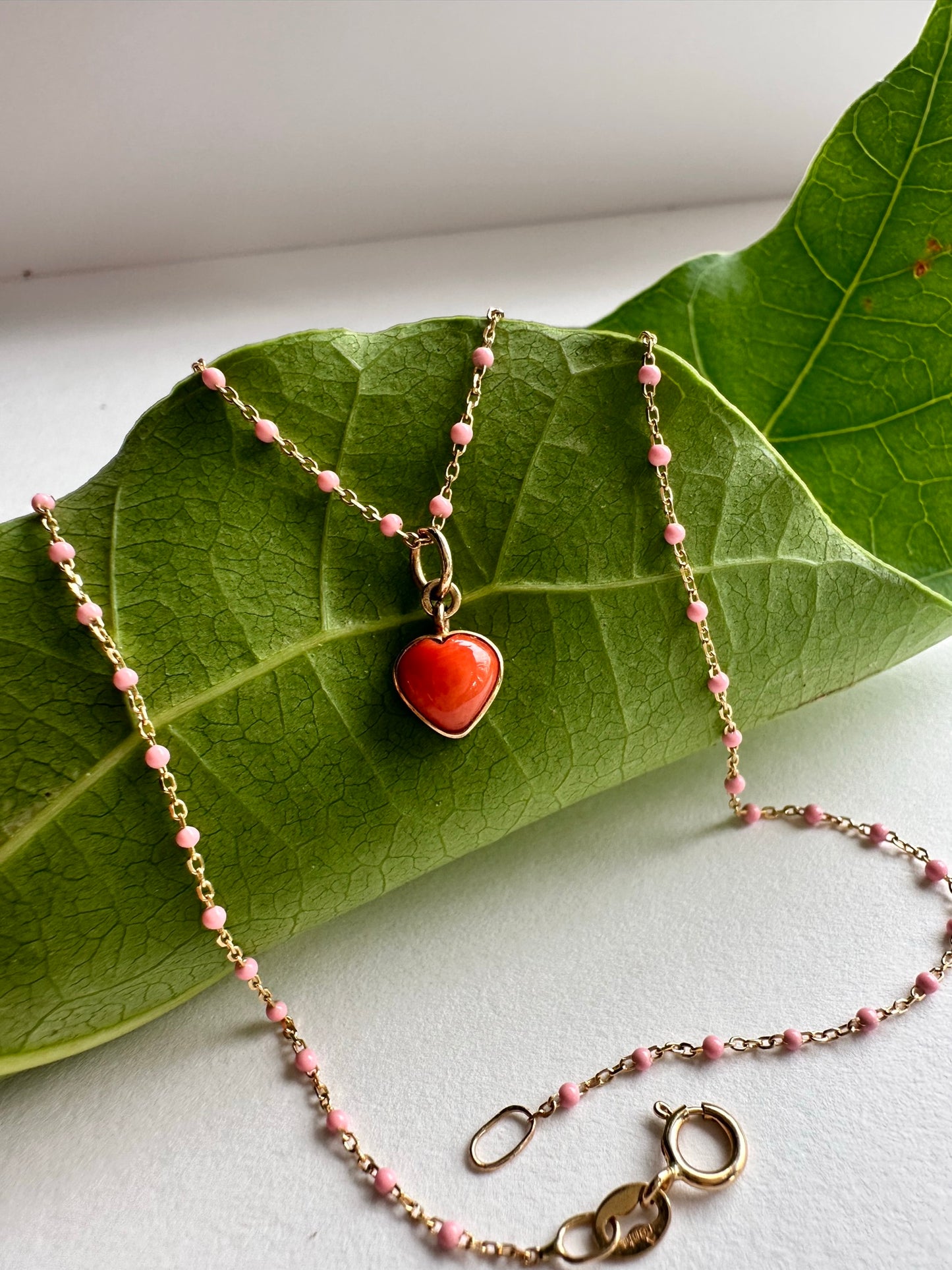 Mini coral heart Necklace 18kt