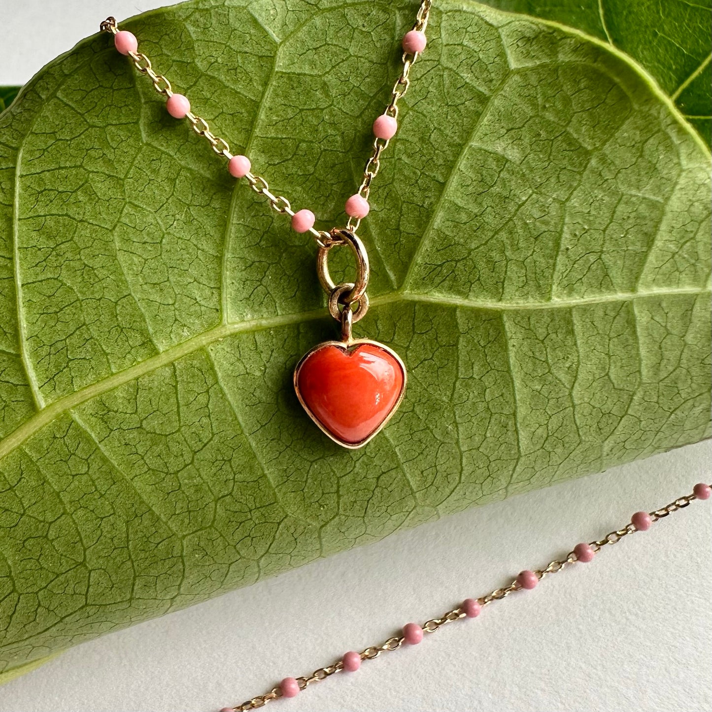 Mini coral heart Necklace 18kt