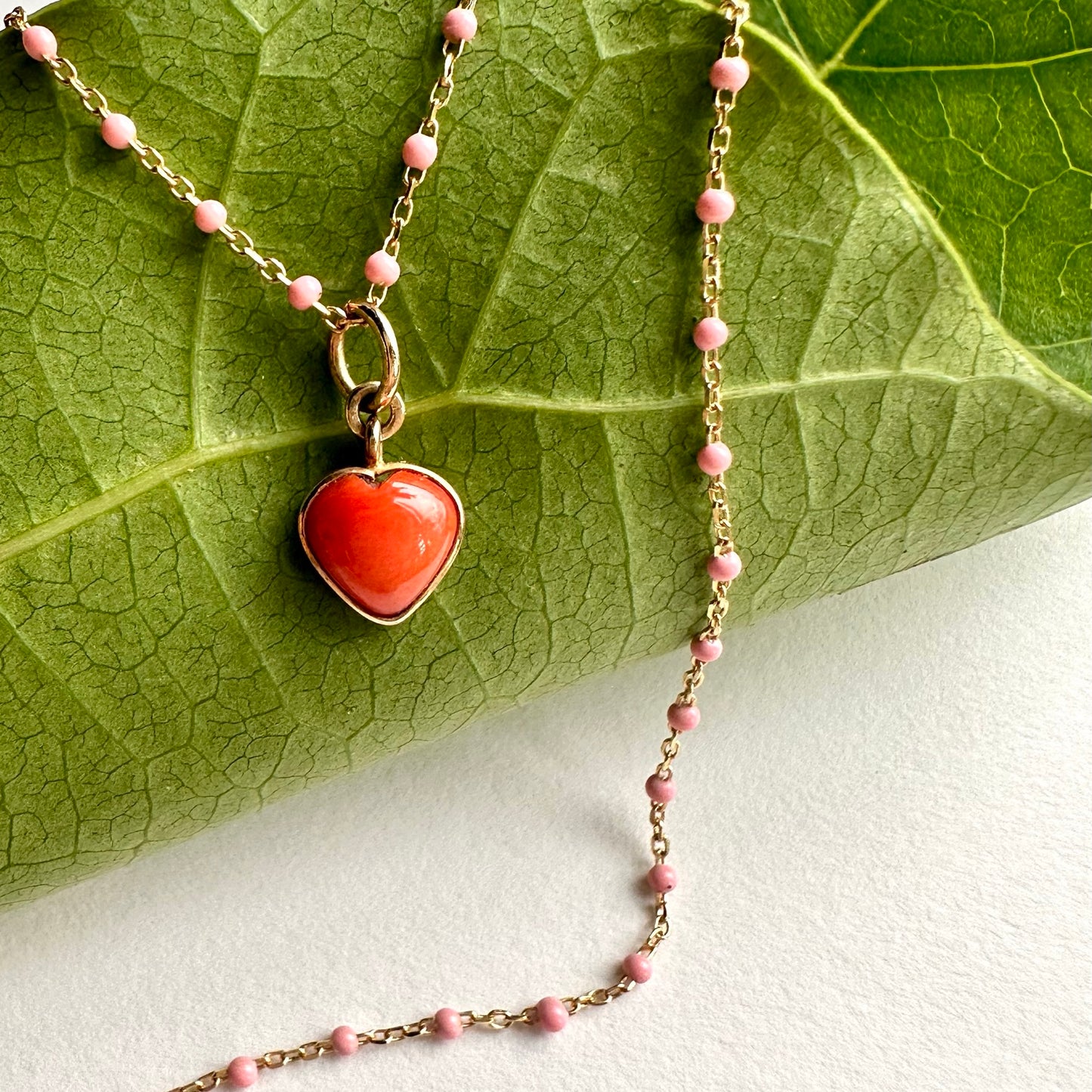 Mini coral heart Necklace 18kt