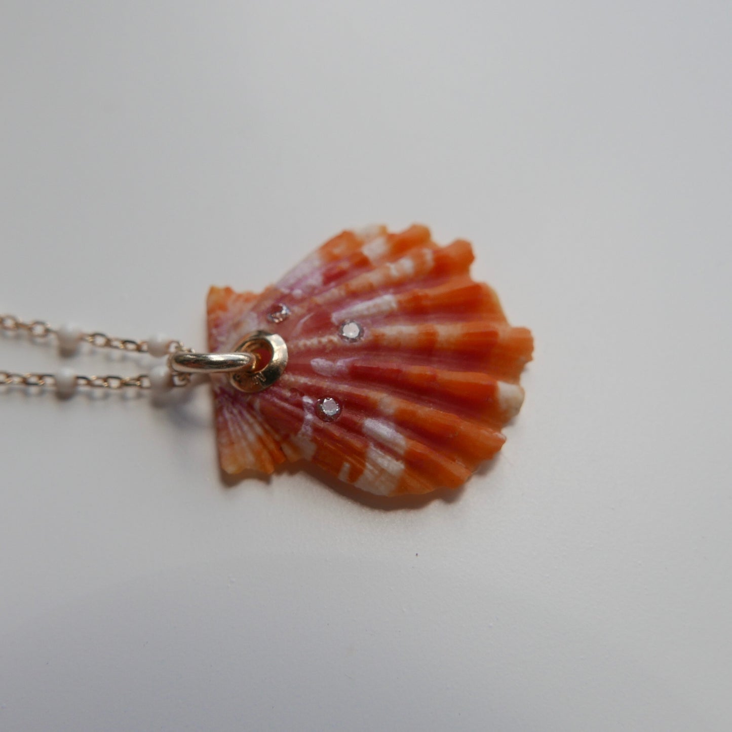 Sunrise shell necklace with diamonds constellation