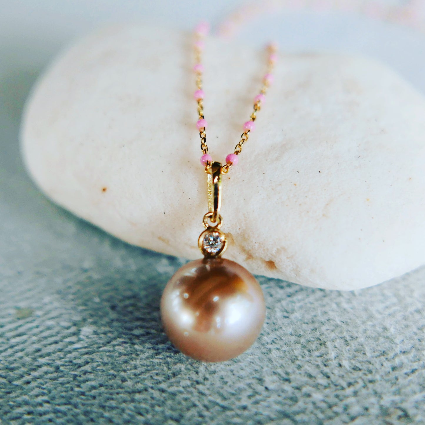 Nude tahitian pearl with diamond