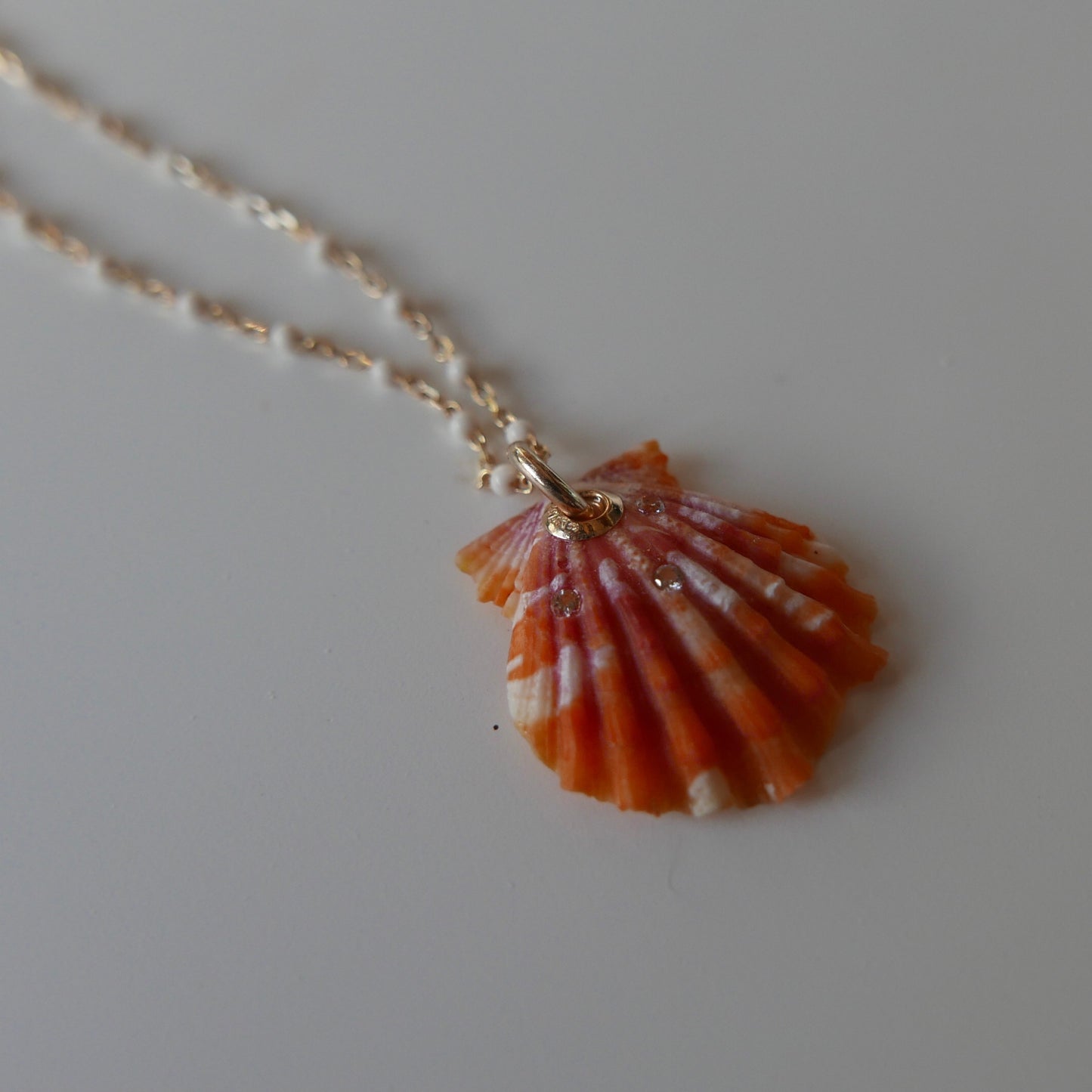 Sunrise shell necklace with diamonds constellation