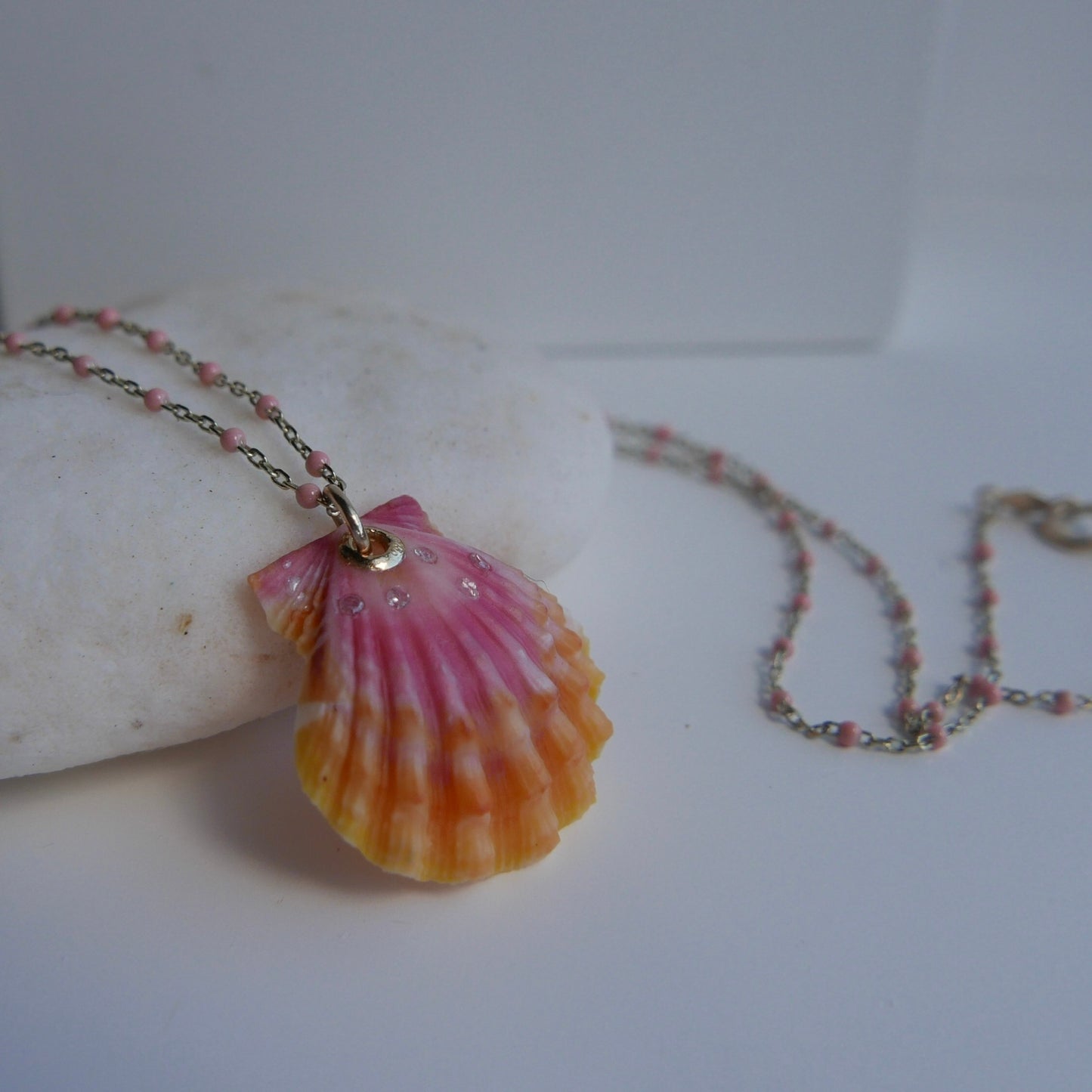 Sunrise shell necklace with diamonds constellation