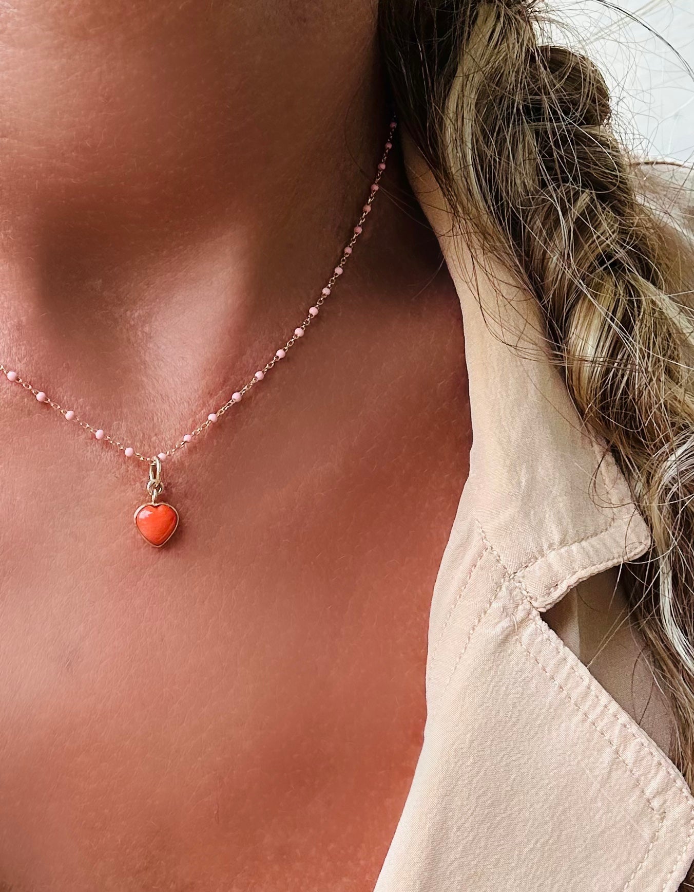 Mini coral heart Necklace 18kt