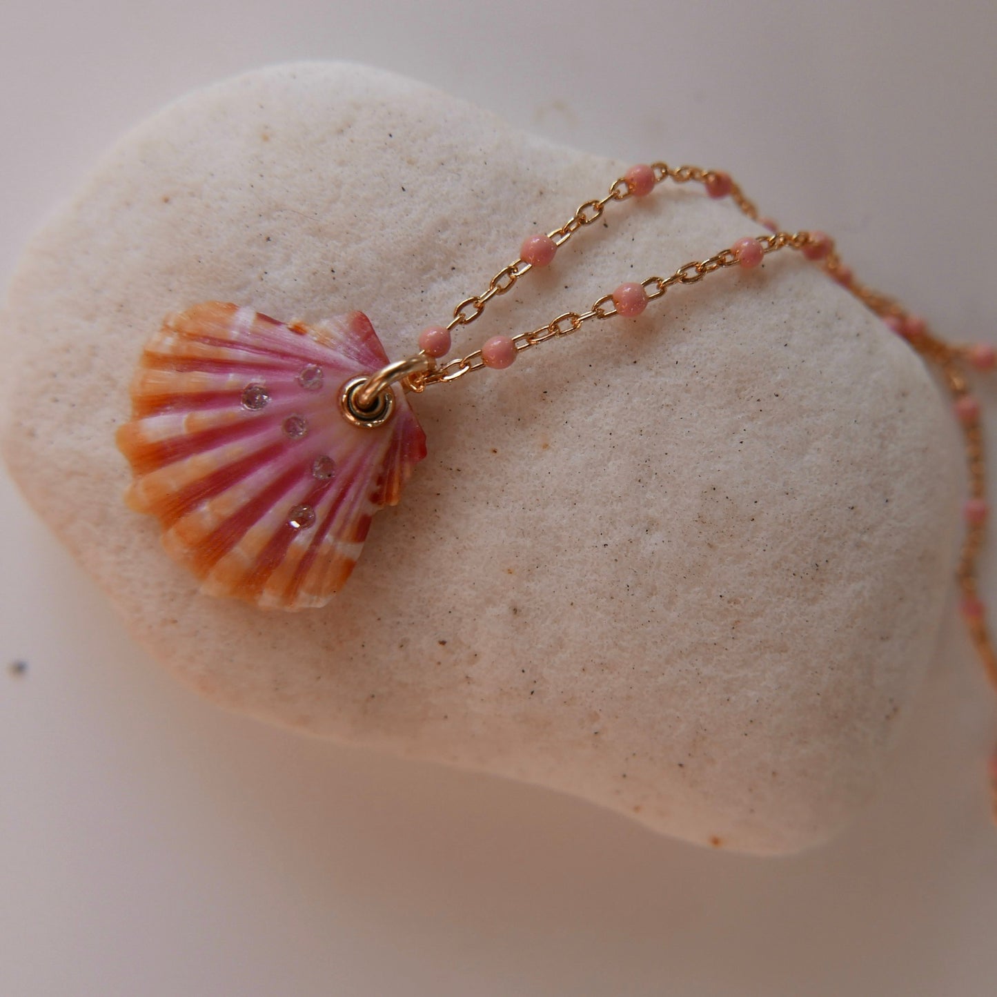 Sunrise shell necklace with diamonds constellation