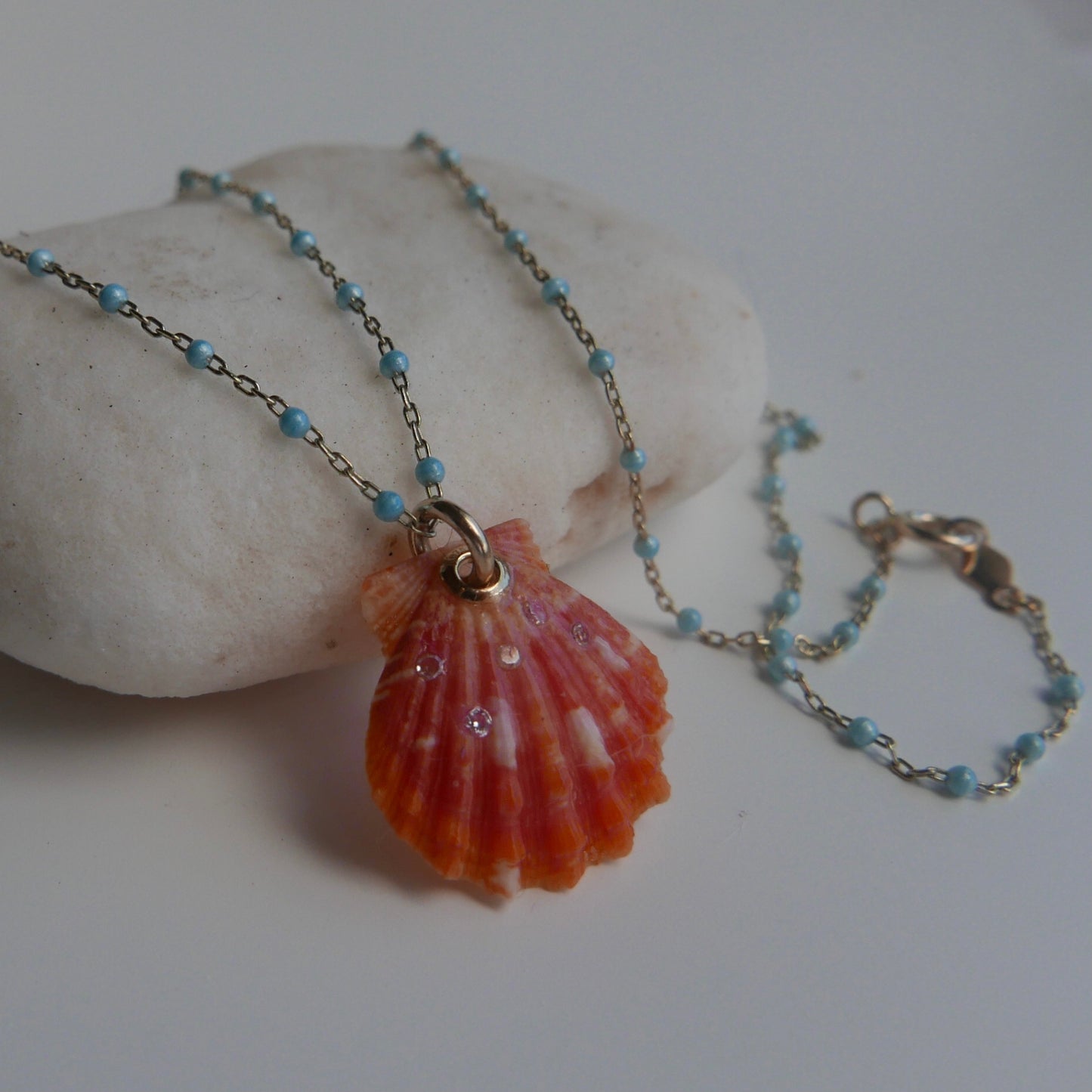 Sunrise shell necklace with diamonds constellation