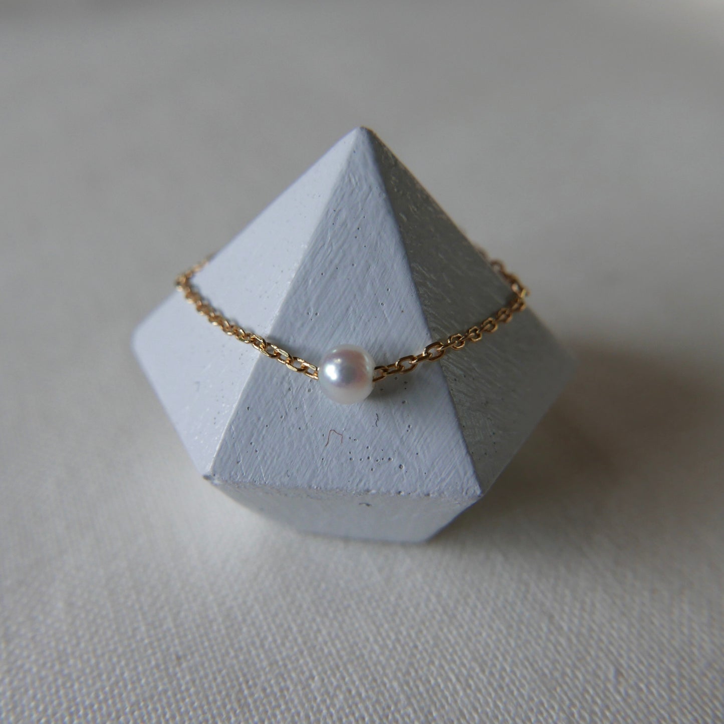 Akoya minimalist chain ring